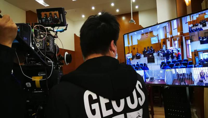 AI生成VS人工创意——临澧县广告片拍摄公司的技术浪漫主义实践